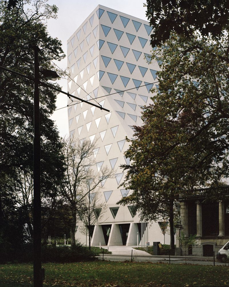 146 Province Headquarters Cmaxime Delvaux 02